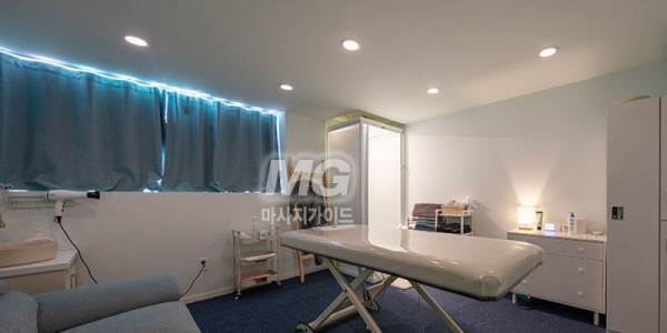 프라이빗한 휴식을 보장하는 미드나잇 1인 마사지룸